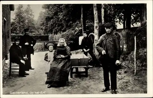 Ak Erf Gelderland, Dorfpartie, Familenfoto