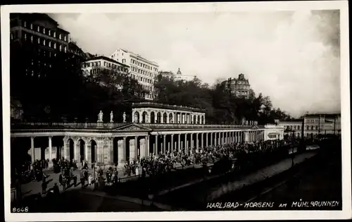 Ak Karlovy Vary Karlsbad Stadt, Morgens am Mühlbrunnen