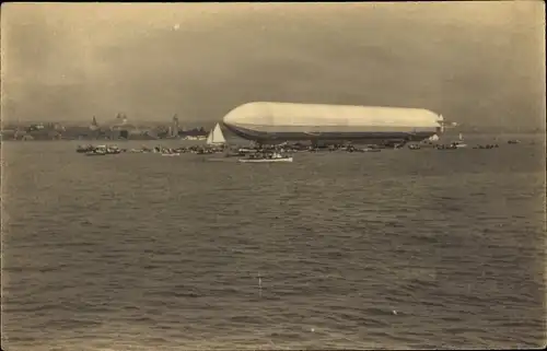 Foto Ak Friedrichshafen Bodensee, Zeppelin Luftschiff LZ III, Fahrten m. Reichstagsabgeordneten 1909