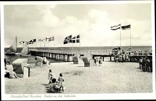 Ak Ostseebad Niendorf Timmendorfer Strand, An der Seebrücke