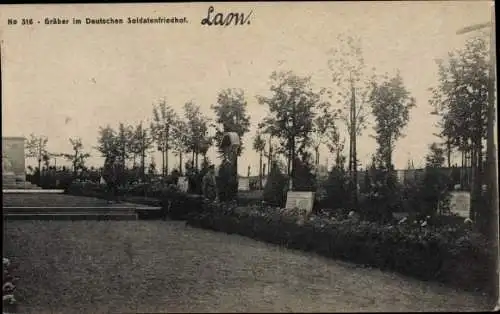 Ak Laon Aisne, Gräber im Deutschen Soldatenfriedhof