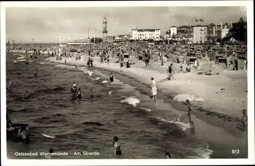 Ak Ostseebad Warnemünde Rostock, Strandpartie, Leuchtturm