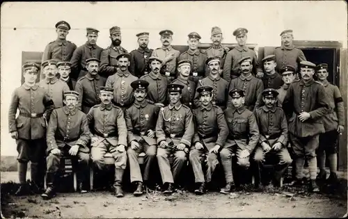 Foto Ak Deutsche Soldaten in Uniformen, Gruppenaufnahme, I WK