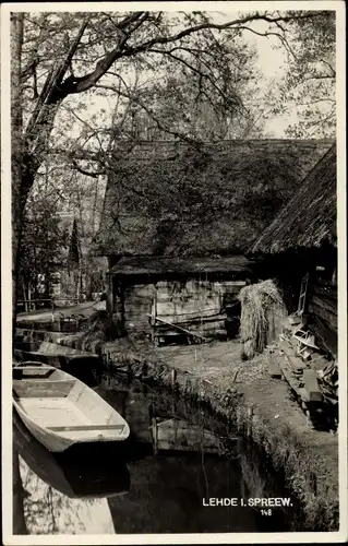Foto Ak Lehde Lübbenau im Spreewald, Häuser am Wasser, Kahn