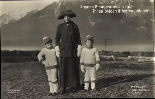 Ak Kronprinzessin Cecilie von Preußen mit ihren beiden ältesten Söhnen