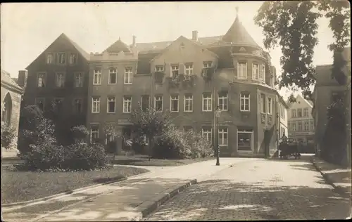 Foto Ak Deutschland ?, Martini Kirchhof ?, Gebäude, Straßenpartie