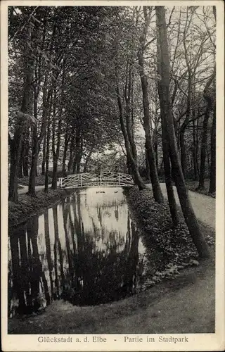 Ak Glückstadt an der Elbe, Stadtparkpartie