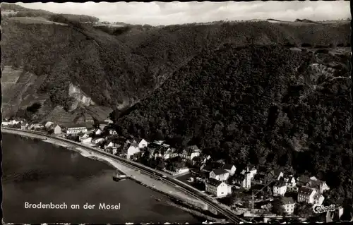 Ak Brodenbach an der Mosel, Ort aus der Vogelschau