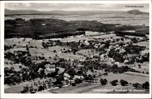 Ak Weisbach Waldbrunn im Odenwald, Katzenbuckel, Totalansicht der Ortschaft, Fliegeraufnahme
