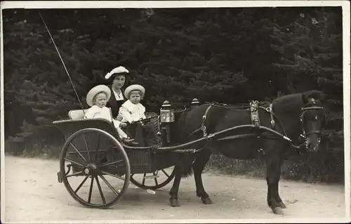 Ak Erbprinz Ernst August und Prinz Georg Wilhelm zu Braunschweig und Lüneburg, Victoria Luise