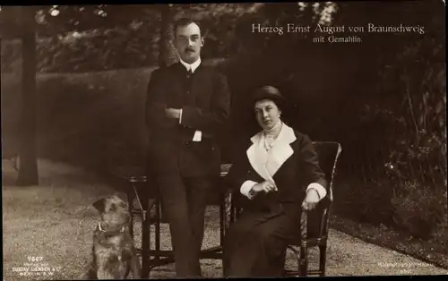 Ak Herzog Ernst August von Braunschweig, Prinzessin Victoria Luise von Preußen, Hund, Portrait