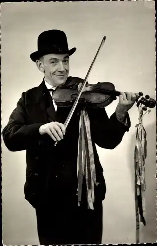 Ak Costumes Normands du XIXe siecle, Le Violoneux