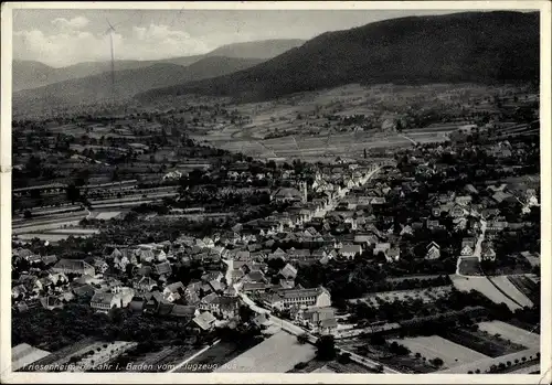 Ak Friesenheim in Baden, Totalansicht der Ortschaft, Fliegeraufnahme