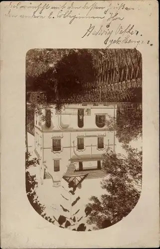 Foto Ak Crefeld Krefeld am Niederrhein ?, Blick auf eine Villa