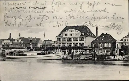 Ak Ostseebad Travemünde Lübeck, Blick zum Ort, Dampfer am Ufer