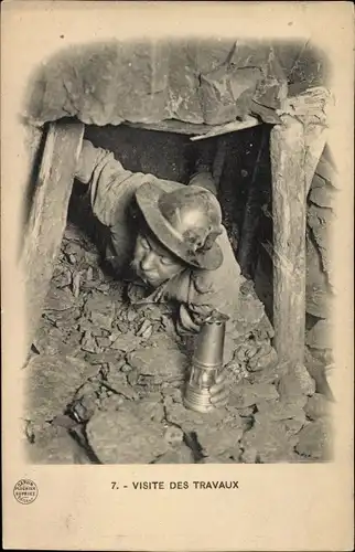 Ak Visite des Travau, Bergmann im Stollen, Grubenlampe