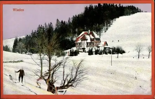 Ak Wieden im Schwarzwald, Skifahrer, Landschaft mit Villa, Winter