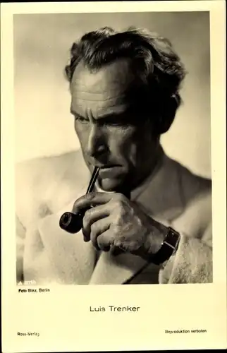 Ak Schauspieler und Bergsteiger Luis Trenker, Portrait mit Pfeife