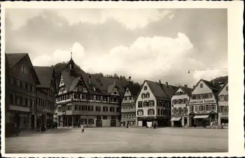 Ak Bad Urach in der Schwäbischen Alb, Marktplatz mit Rathaus