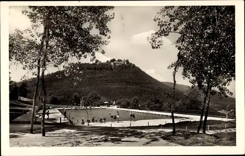 Ak Bad Urach in der Schwäbischen Alb, Höhenfreibad mit Hohen-Urach, Hotel am Berg