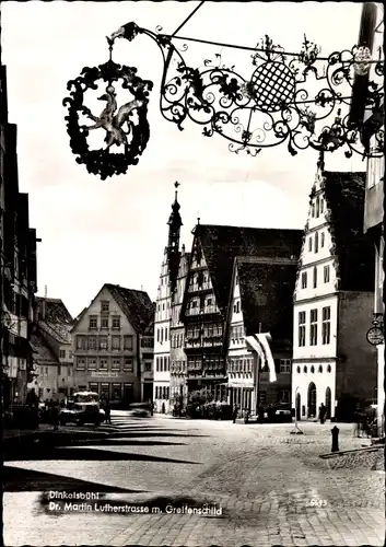 Ak Dinkelsbühl in Mittelfranken, Dr. Martin Lutherstraße mit Greifenschild