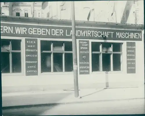 Foto Berlin, Wir geben der Landwirtschaft Maschinen, Kämpfen gemeinsam für den Frieden, DDR, 1951