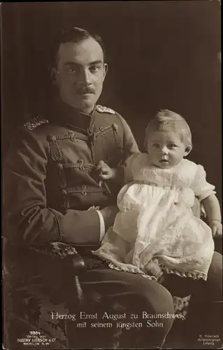 Ak Herzog Ernst August von Braunschweig mit seinem jüngsten Sohn, Portrait, Husarenuniform