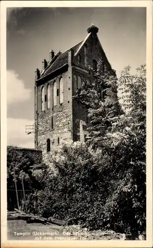 Ak Templin in der Uckermark, Storch auf dem Prenzlauer Tor