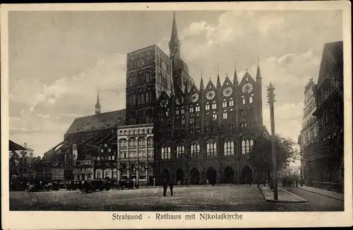 Ak Stralsund in Vorpommern, Rathaus mit Nikolaikirche