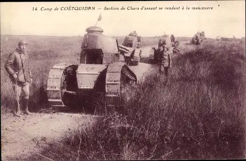 Ak Camp de Coëtquidan Morbihan, Section de Chars d'assaut se rendant a la manoeuvre