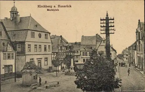 Ak Kirchberg im Hunsrück, Marktplatz, Denkmal