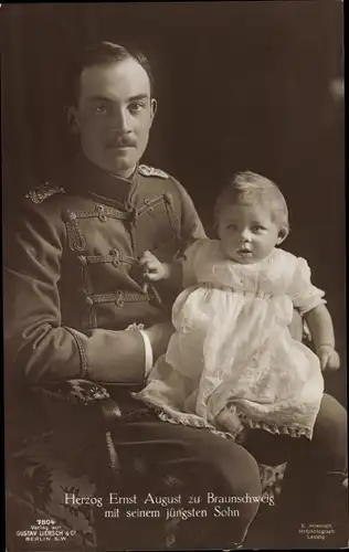 Ak Herzog Ernst August von Braunschweig, Portrait mit Sohn, Husarenuniform