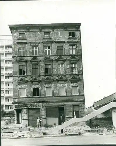 Foto Berlin Lichtenberg Alt Friedrichsfelde, Straße der Befreiung Nord 110, altes Gebäude, Neubau