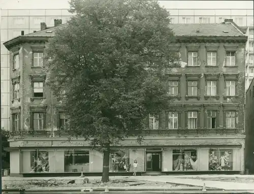 Foto Berlin Lichtenberg Alt Friedrichsfelde, Straße der Befreiung Nord 100, altes Gebäude, Geschäft