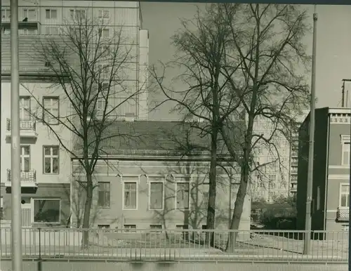 Foto Berlin Lichtenberg Alt Friedrichsfelde, Straße der Befreiung Nord 97, alte Gebäude, Neubau