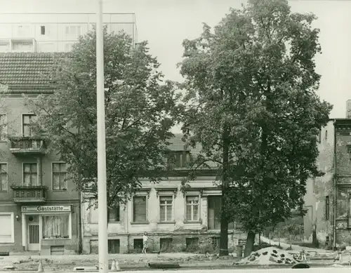 Foto Berlin Lichtenberg Alt Friedrichsfelde, Straße der Befreiung Nord 97, alte Gebäude, Gaststätte