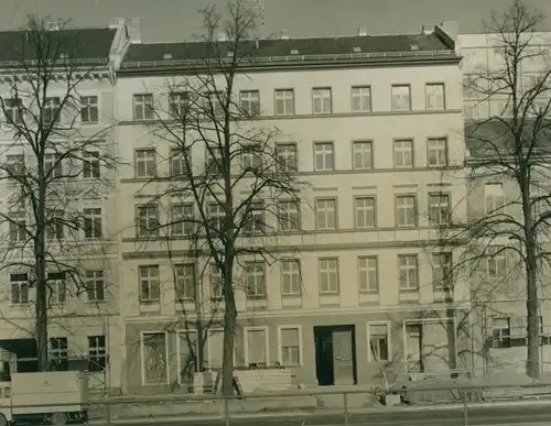 Foto Berlin Lichtenberg Alt Friedrichsfelde, Straße der Befreiung Nord 103, alte Gebäude, Neubau