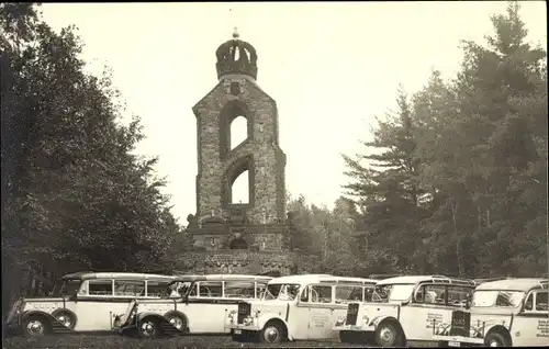 Foto Ak Aachen in Nordrhein Westfalen, Autobusse vor dem Bismarckturm