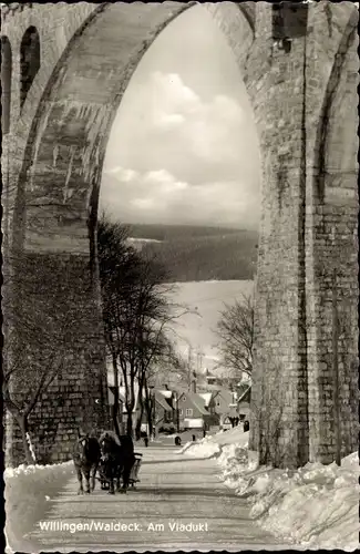 Ak Willingen im Upland Waldeck Hessen, Partie am Viadukt im Winter