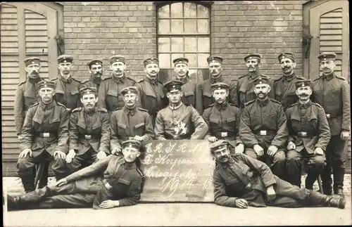 Foto Ak Deutsche Soldaten in Uniform, Gruppenbild E.R.I.R. No 7, 5. Korporalschaft 1914-15, Ansbach