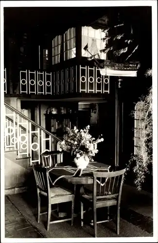 Foto Ak Tecklenburg in Westfalen, Gasthaus, Innenansicht, Tisch mit Blumenvase