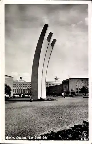 Ak Berlin Tempelhof, Denkmal der Luftbrücke