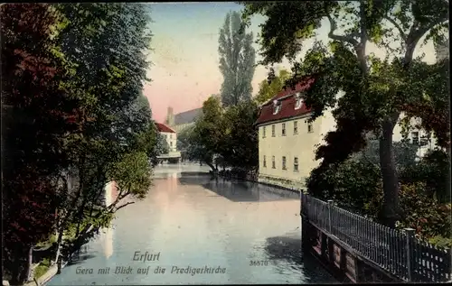 Ak Erfurt in Thüringen, Gera mit Blick auf die Predigerkirche