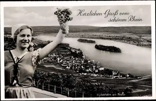 Ak Rüdesheim am Rhein, Panorama, Weinbäuerin