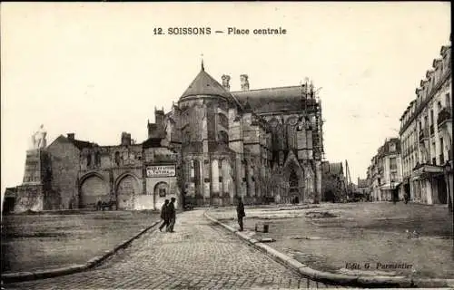 Ak Soissons Aisne, Place centrale