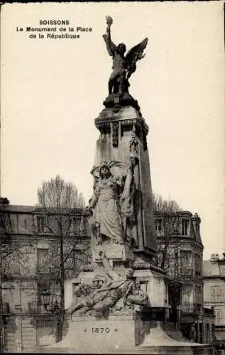 Ak Soissons Aisne, Le Monument de la Place de la Republique