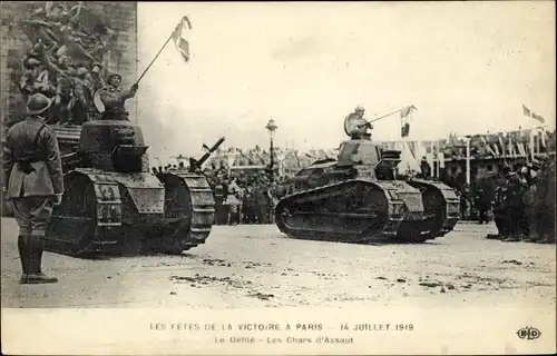 Ak Paris, Fetes de la Victoire 1919, Le Defile, Les Chars d'Assaut