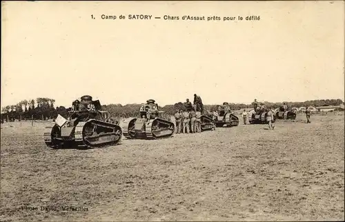 Ak Yvelines, Camp de Satory, Chars d'Assaut prets pour le defile