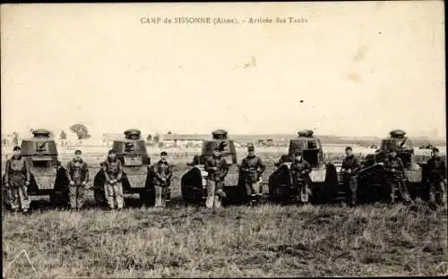 Ak Sissonne Aisne, Arrivee des Tanks