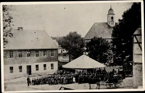 Foto Ak Hermsdorf ?, Schulfest 1875 oder 1876, Kirche